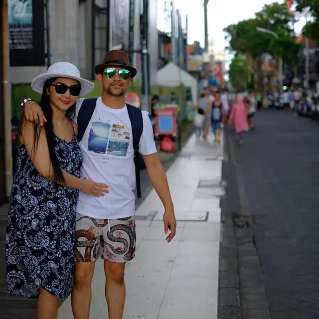 6 Momen Manis Lucky Perdana dan Istri Sebelum Isu Perselingkuhan, Romantis