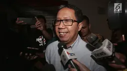 Plt Ketum PSSI Joko Driyono bersiap menjalani pemeriksaan di Ditkrimum Polda Metro Jaya, Rabu (27/2). Satgas Anti-Mafia Bola Polri kembali memeriksa Jokdri sebagai tersangka perusakan barang bukti kasus pengaturan skor. (Liputan6.com/Johan Tallo)