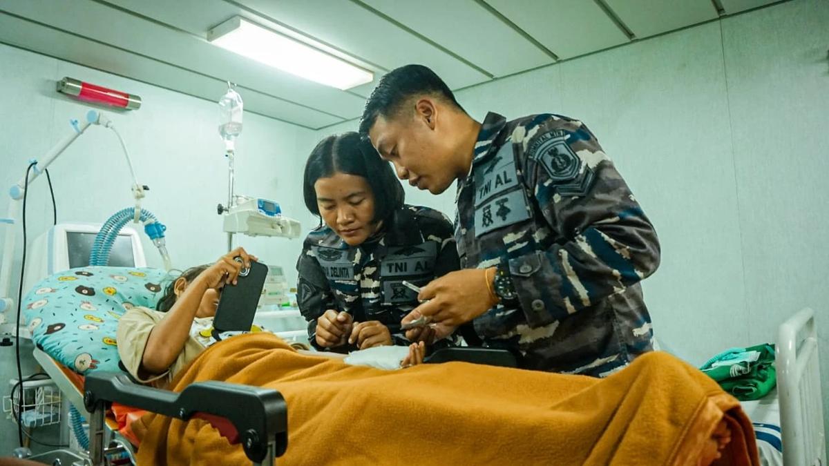 FOTO: KRI dr Soeharso Berikan Layanan Medis bagi Korban Bencana  Aceh Tamiang