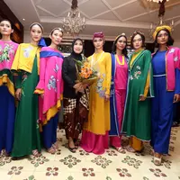 Koleksi ready to wear dalam fashion show Ambah Batik. (sumber foto: dok.ambahbatik)
