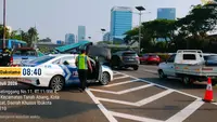 Maung Tabrak Tiang Rambu di Tol Dalam Kota, Dua Korban Luka
