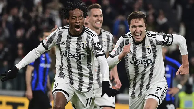 Foto: Gol Telat Lukaku dan Drama 3 Kartu Merah Jadi Bumbu Leg Pertama Semifinal Coppa Italia Juventus Kontra Inter Milan