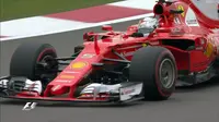 Pebalap Ferrari, Sebastian Vettel, mengukir waktu lap tercepat pada latihan bebas ketiga F1 GP China, di Sirkuit Internasional, Shanghai, Sabtu (8/4/2017). (Twitter/F1)