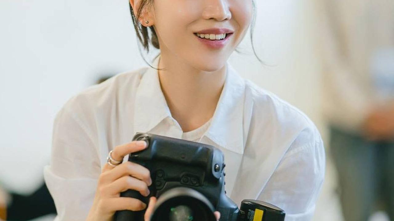2. Shin Hye Sun sebagai Fotografer Fashion
