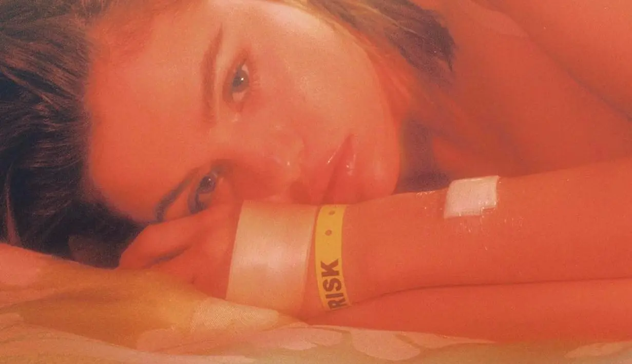 Petra sendiri mengunggah sebuah video mengenai film pendeknya ke Instagram. (instagram/selenagomez)