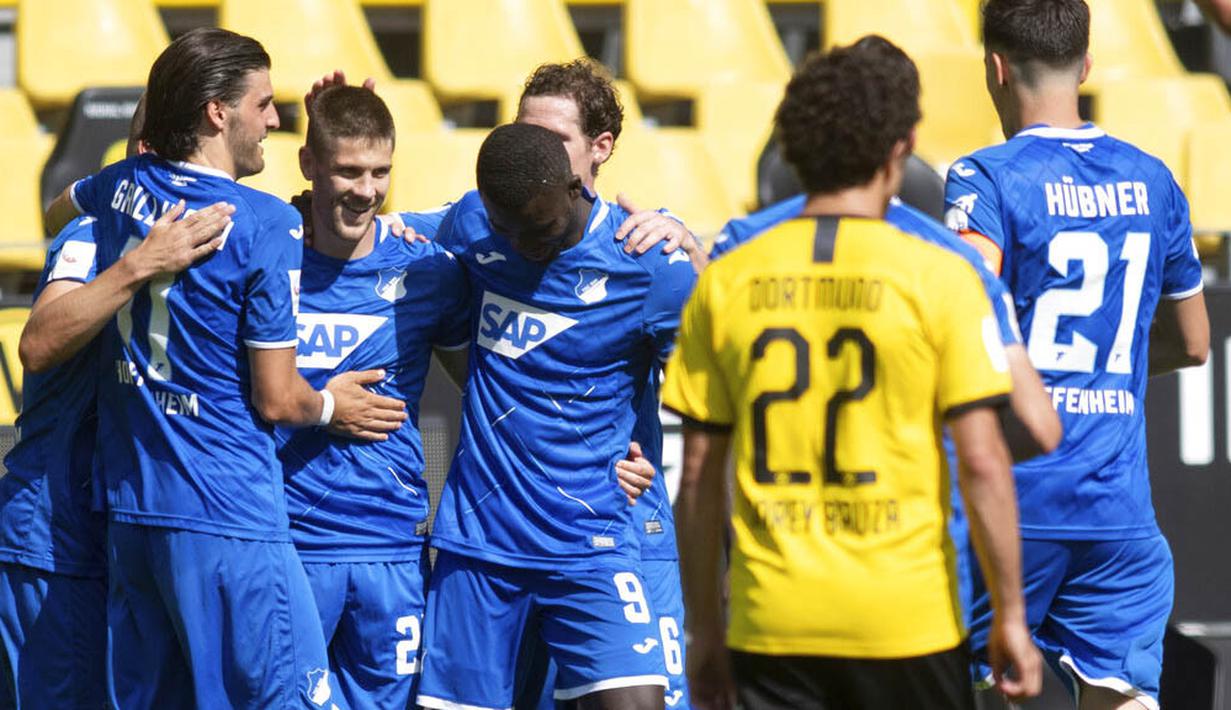 Foto Borussia Dortmund Dipermalukan Hoffenheim Empat Gol Tanpa Balas Dunia Bola Com