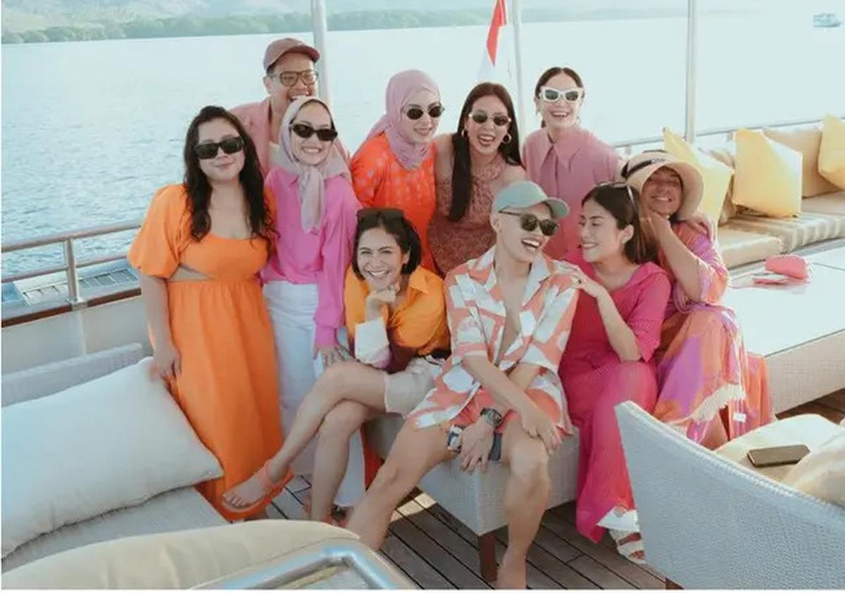6 Potret Geng Cendol Rayakan Ultah ke-40 Marlene Hariman di Kapal Pesiar, Outfit Nagita Disorot