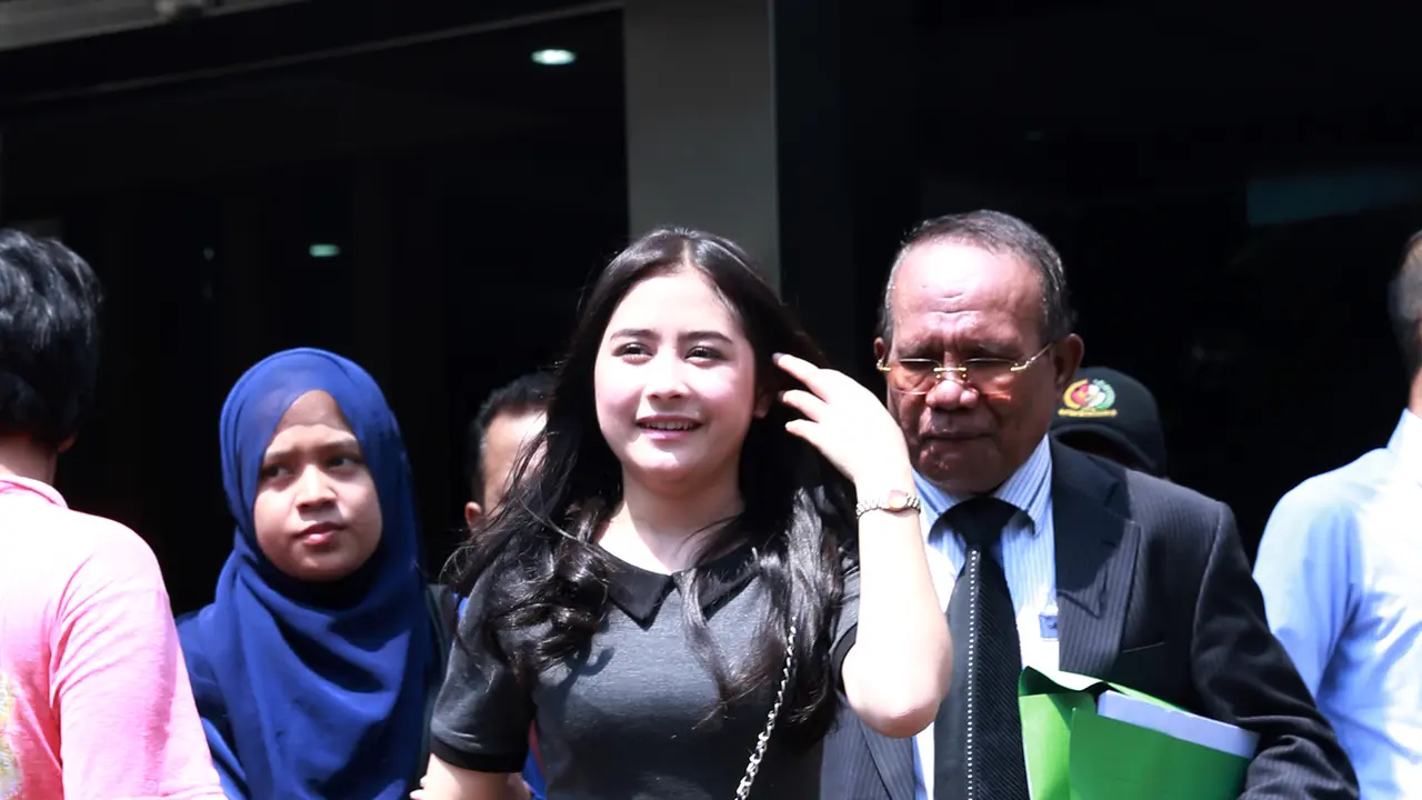 [Bintang] Prilly Latuconsina