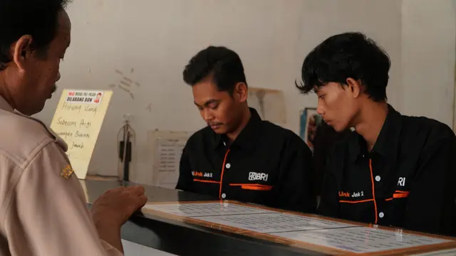Jadi ‘Jembatan’ Transaksi Perbankan bagi Masyarakat, Intip Cerita Fahrudin  ‘AgenBRILink’ di Muara Gembong Bekasi