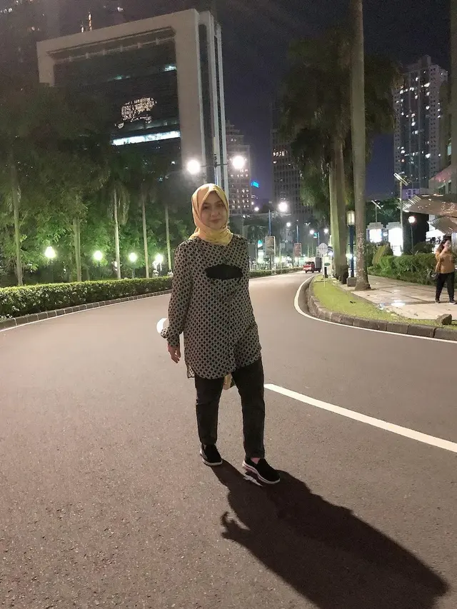Viral Sempat Dikira Hilang, Ini 6 Potret Terbaru Penyanyi Dina Mariana