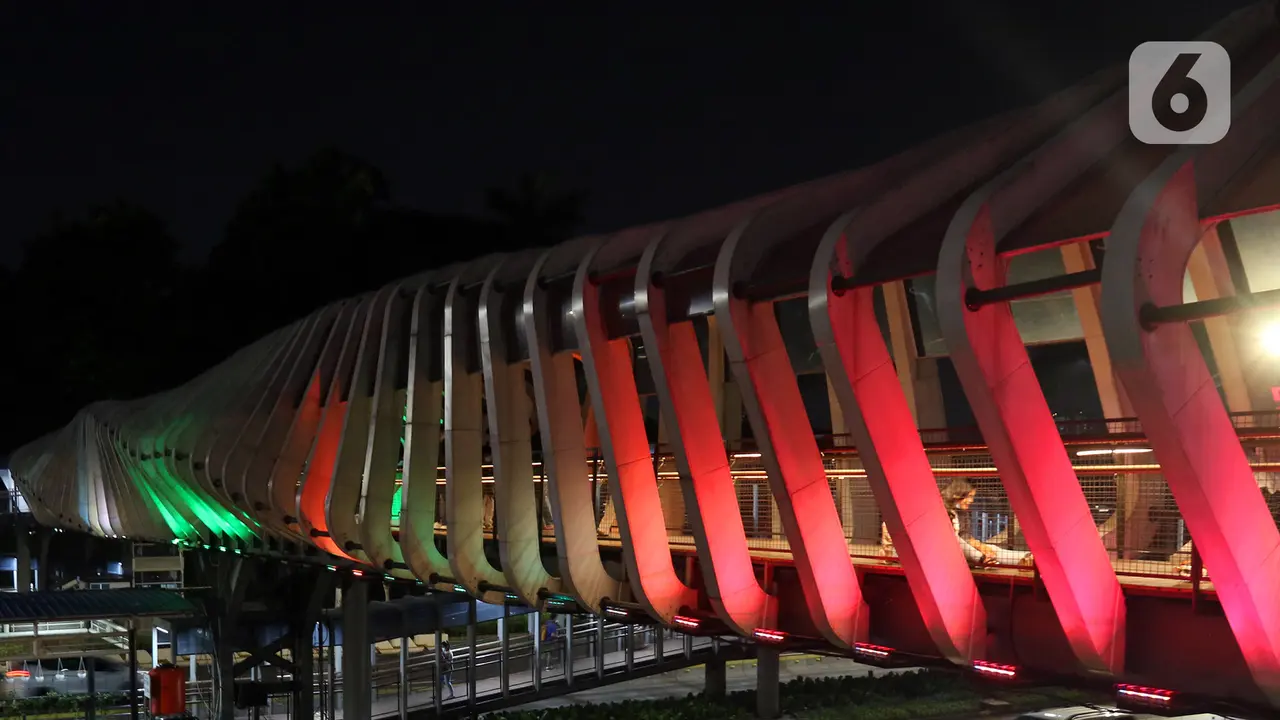 FOTO: JPO Ibu Kota Berhias Lampu Berwarna Bendera Palestina