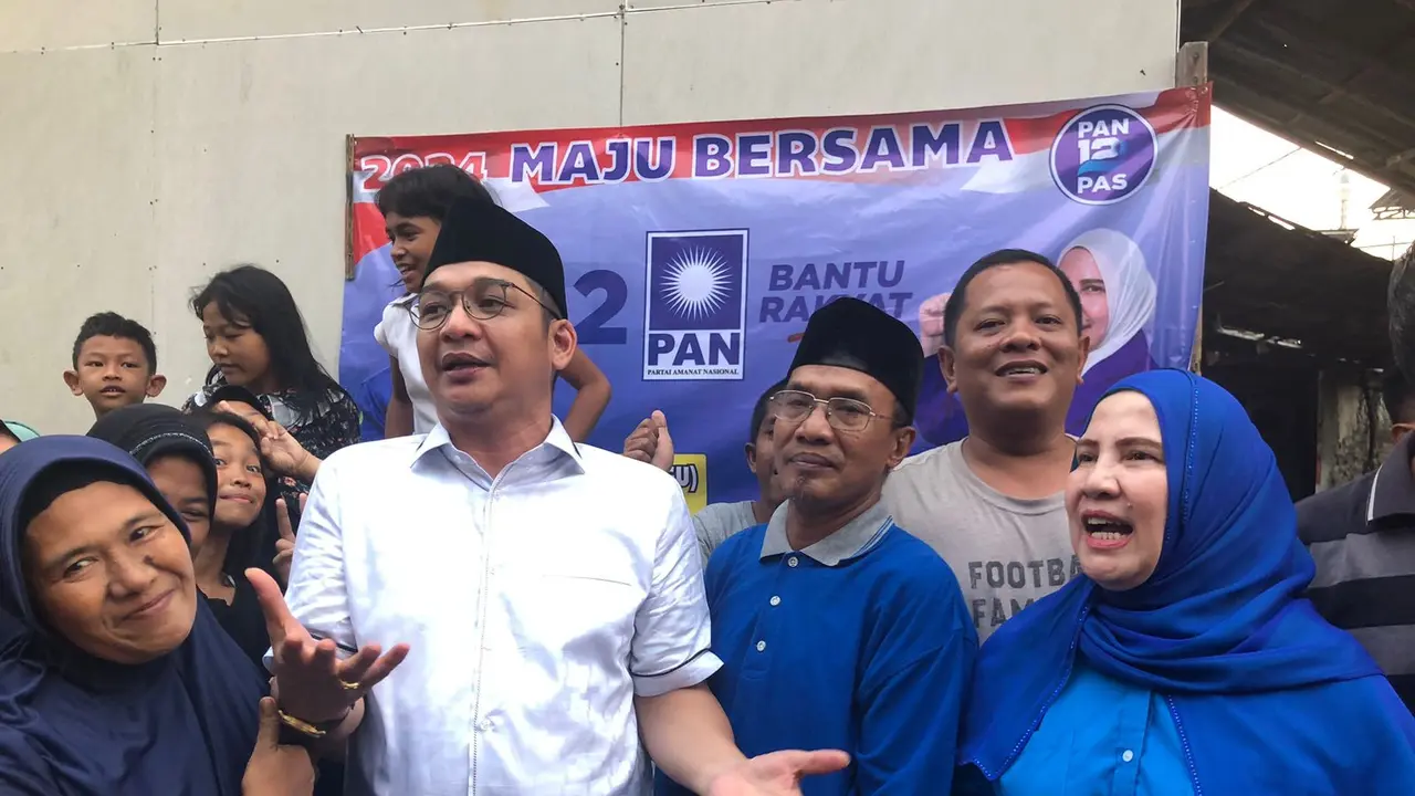 Ketua Barisan Muda Partai Amanat Nasional (BM PAN) Sigit Purnomo atau Pasha Ungu menemui warga di Jakarta Utara, Minggu (10/9/2023).