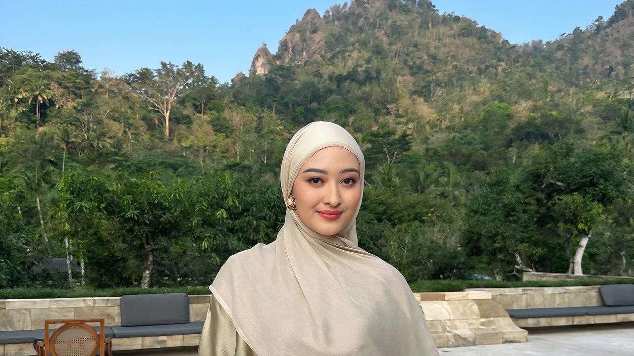 7 Potret Terbaru Puteri Modiyanti 'Anak' Tommy Soeharto yang Kini Berhijab, Paras Makin Cantik