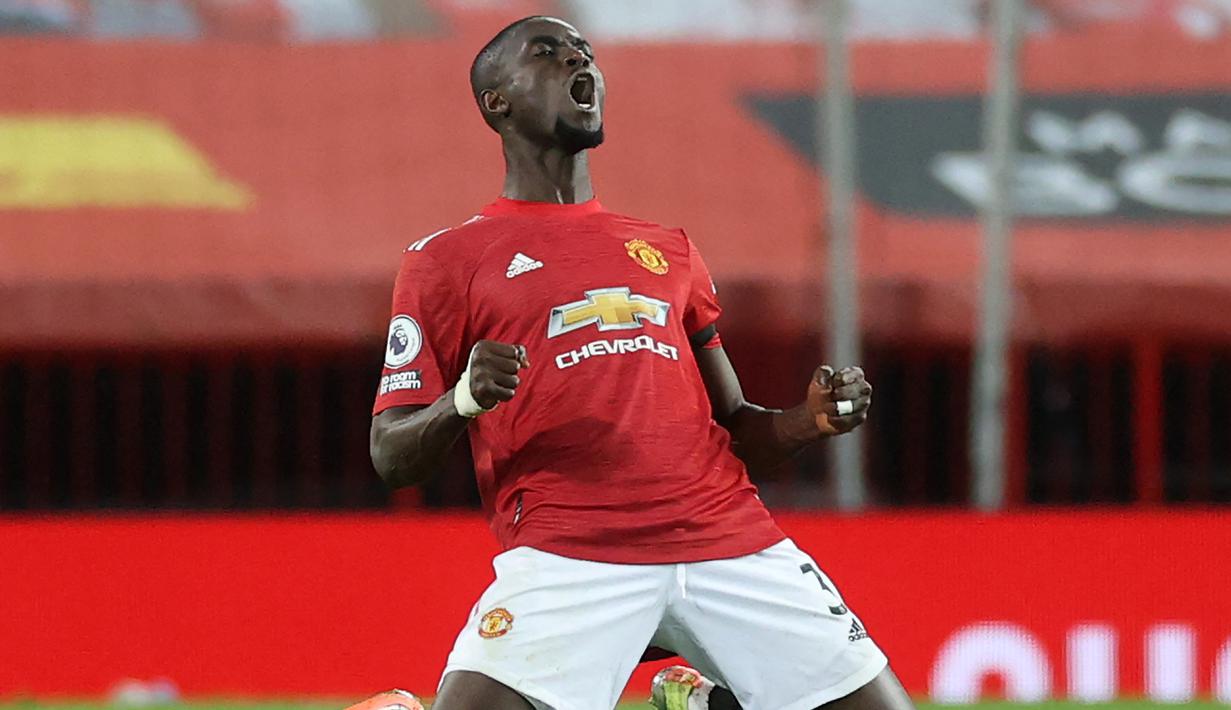 Eric Bailly. Bek tengah yang didatangkan dari Villarreal ini telah 5 musim memperkuat Manchester United hingga kini. Akibat rentan cedera, musim lalu ia hanya tampil 12 kali di Premier League. Posisinya kian terancam usai kehadiran Raphael Varane dari Real Madrid. (Foto: AFP/Pool/Carl Recine)