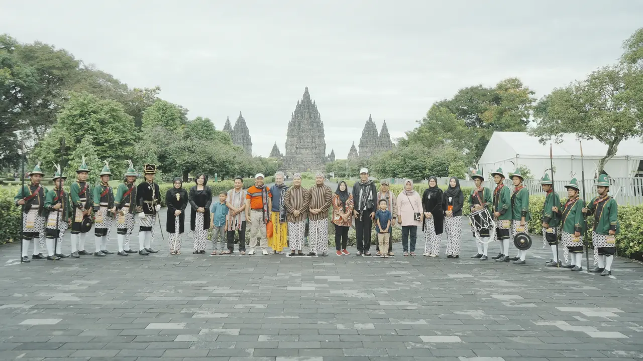 Wisatawan pertama dapat Kejutan di 3 candi