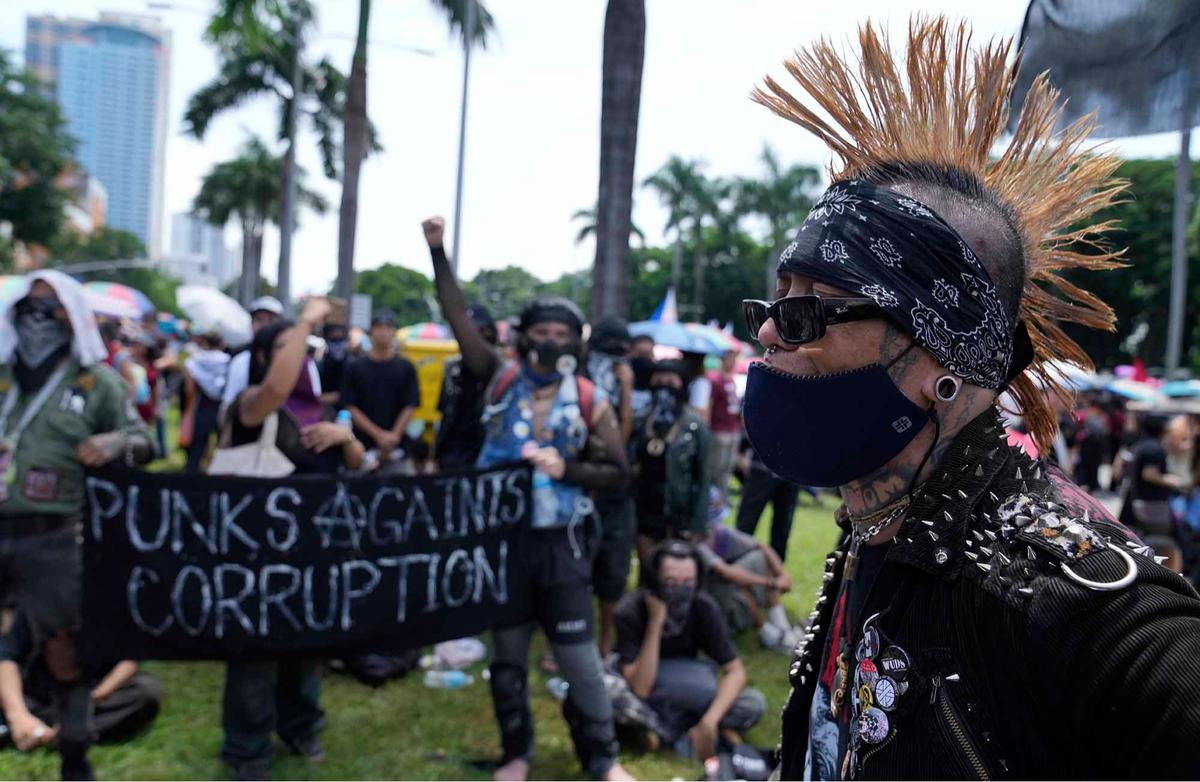FOTO: Bentrokan di Manila,  49 Orang Ditangkap dalam Aksi Antikorupsi Filipina