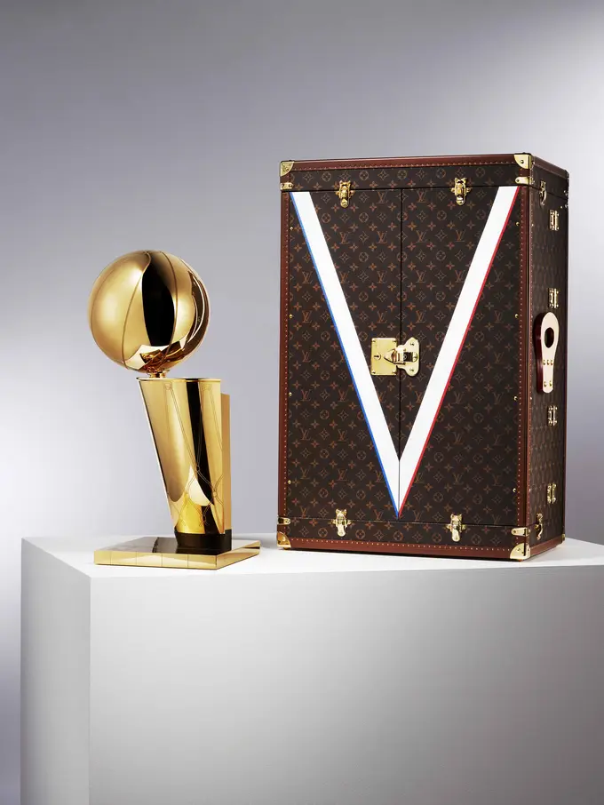 Louis Vuitton Hadirkan Koper Ekslusif yang Mewah untuk Piala NBA Larry O'Brien