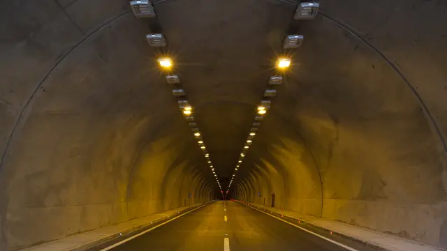 Ilustrasi terowongan atau tunnel (Image by freestockcenter on Freepik)