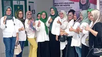 Dian Ekawati, calon anggota DPRD Bekasi dari Partai Bulan Bintang Dapil 1, resmi meluncurkan Dian Ekawati Center di kediamannya di Perum Mutiara Bekasi Jaya, Sindang Mulia, Cibarusah, Rabu (21/6) (Istimewa)