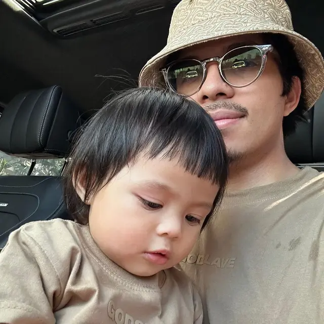 Geram Ameena Dihujat Netizen, Ini 6 Potret Hangat Atta Halilintar Momong Putrinya