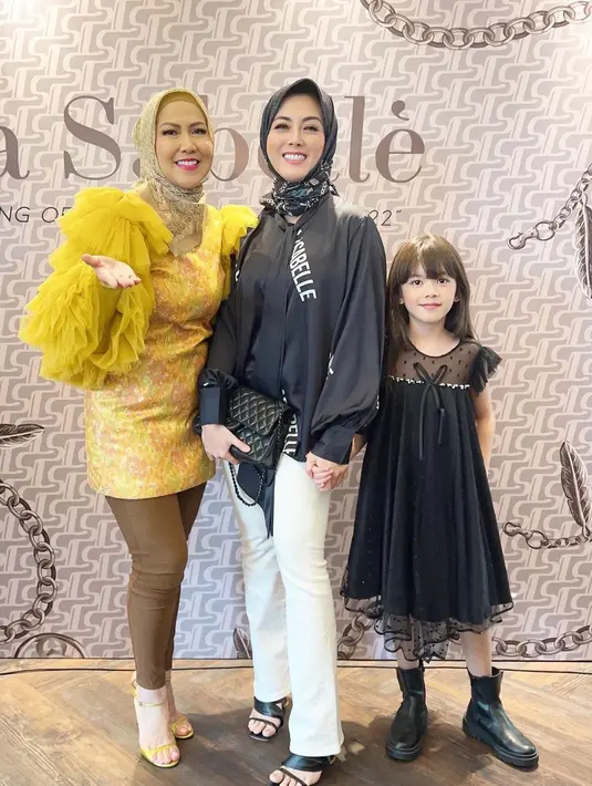 [Instagram/dhenaaldhaliadevanka]