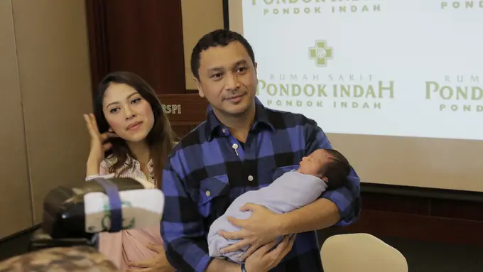 [Bintang] Giring dan istri