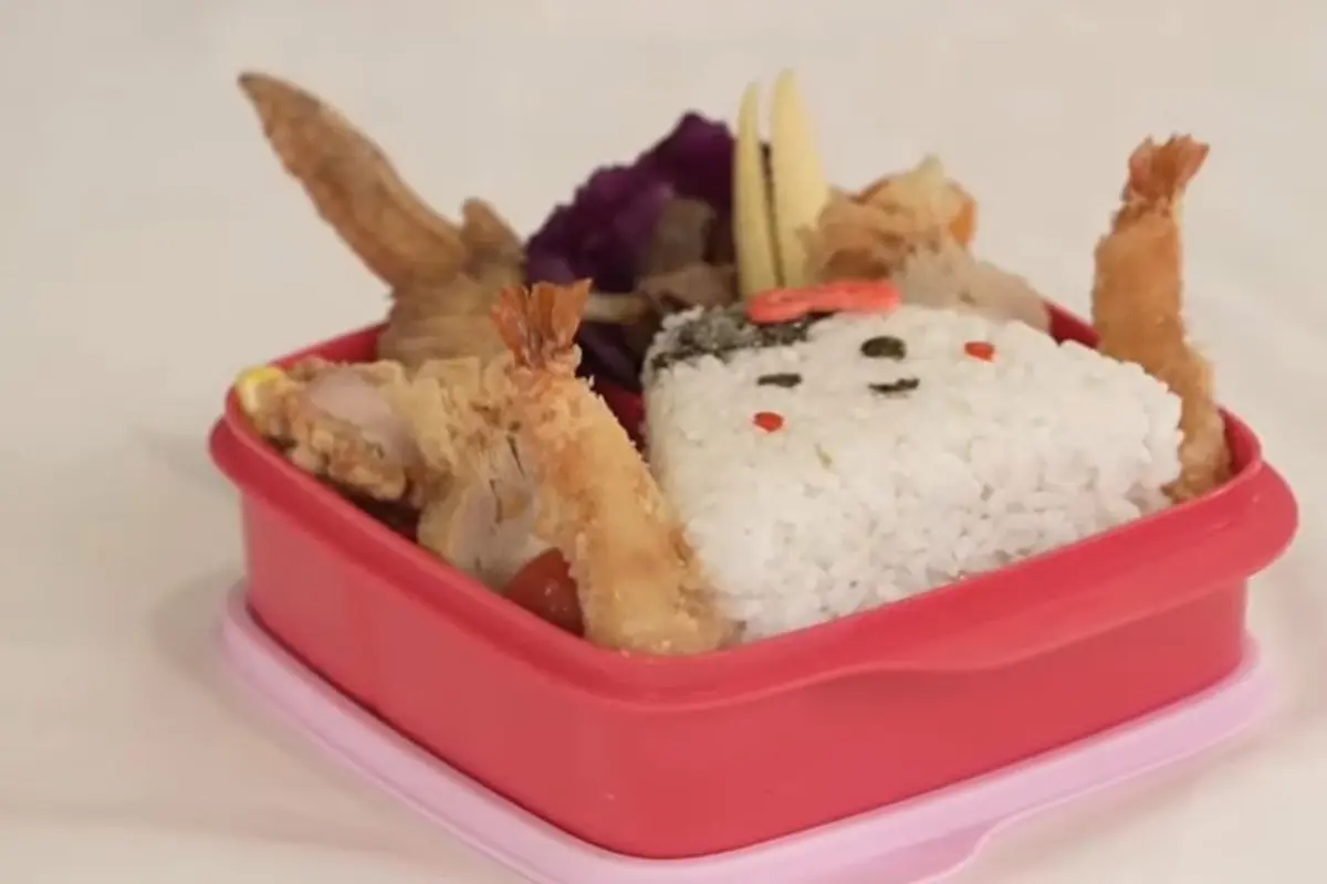 Membawa wadah sendiri ke restoran untuk mengurangi sampah kemasan/dok. Tupperware