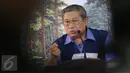 Presiden ke-6 RI Susilo Bambang Yudhoyono (SBY) angkat suara terkait isu terkini di Cikeas, Bogor, Rabu (2/11). SBY menyikapi tuduhan terhadap dirinya sebagai dalang rencana demonstrasi besar-besaran 4 November mendatang. (Liputan6.com/Herman Zakharia)