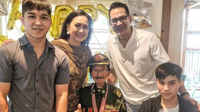 Momen Ulang Tahun Ayah Ira dan Ari Wibowo ke-94, Veteran Perang Kemerdekaan