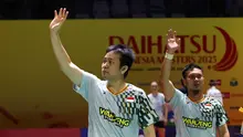 Pasangan berjuluk The Daddies itu takluk di wakil Malaysia, Junaidi Arif/Roy King Yap dengan skor 13-21 dan 14-21. (Bola.com/Abdul Aziz)
