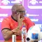 Pelatih Timnas Mozambik, Chiquinho Conde saat menjalani sesi konferensi pers di Stadion Utama Gelora Bung Karno, Jakarta, Senin (8/6/2026). (Bola.com/Abdul Aziz)
