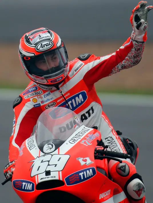 Selama berkarier di MotoGP, Nicky Hayden pernah membela tim Honda dan Ducati. Tercatat, sudah meraih 28 podium, tujuh catatan waktu tercepat, lima pole position, dan tiga kali kemenangan. (AP Photo/Miguel Angel Morenatti)