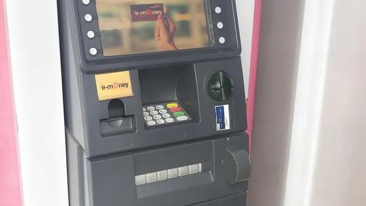 Mengutip lama Bank Indonesia, uang rusak/cacat dapat ditukarkan, apabila tanda keaslian uang Rupiah tersebut masih dapat diketahui atau dikenali.