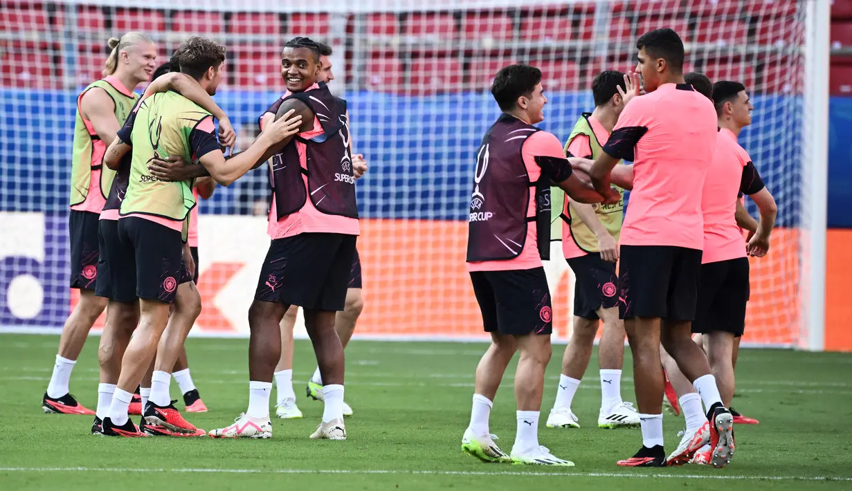 Manchester City dipastikan tidak diperkuat tiga pemain kunci saat menghadapi Sevilla. (Angelos Tzortzinis / AFP)