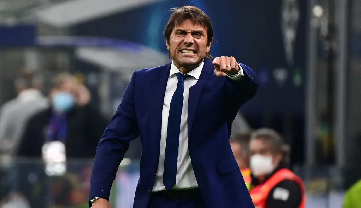 Opsi terakhir Newcastle adalah Antonio Conte. Pelatih asal Italia tersebut sukses mengakhiri dominasi Juventus dan merebut gelar Serie A bersama Inter Milan pada musim lalu. Conte memilih istirahat setelah meninggalkan Inter pada musim ini, akibat beda pendapat dengan manajemen. (AFP/Miguel Medina)