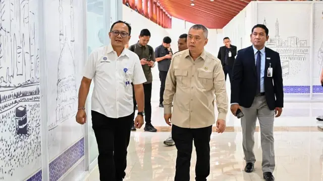 Menteri Perhubungan (Menhub) Dudy Purwagandhi mengecek kesiapan terminal 2F Bandara Soekarno-Hatta. (Foto: Kementerian Perhubungan/Kemenhub)