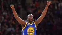 Draymond Green, meluapkan kegembiraan setelah mengalahkan Kevin Hart dalam kontes tiga angka di NBA All Star Saturday Night di Air Canada Centre, 13 Februari 2016. (USA TODAY Sports via Reuters/Bob Donnan)