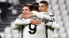 Penyerang Juventus, Alvaro Morata (tengah) merayakan bersama rekan timnya setelah mencetak gol ke gawang Dynamo Kiev pada matchday kelima Grup G Liga Champions di Allianz Stadium, Kamis (3/12/2020) dinihari WIB. Juventus meraih kemenangan 3-0 atas tamunya Dynamo Kyiv. (Marco Alpozzi/LaPresse via AP)