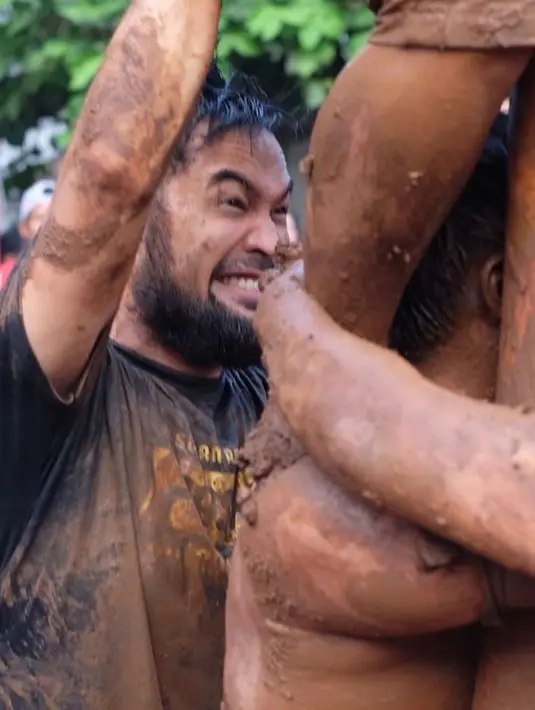 Teuku Wisnu Panjat Pinang (Instagram/teukuwisnu)