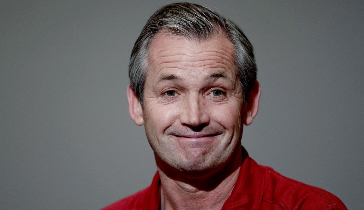 George Burley. Pelatih asal Skotlandia yang kini berusia 65 tahun ini merebut gelar Manager of The Season di Liga Inggris musim 2000/2001 bersama Ipswich Town yang dibesut mulai Desember 1994 hingga Oktober 2002. Ipswich dibawanya finis di peringkat ke-5 di musim tersebut. (AFP/Stian Lysberg Solum)