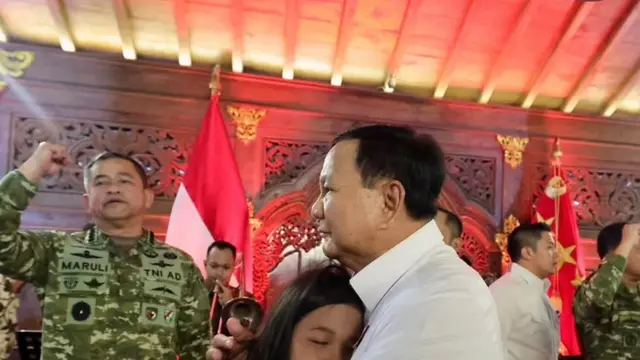 Prabowo Temui Petugas Upacara HUT ke-81 RI di Istana, Minta Terus Berkontribusi untuk Bangsa 