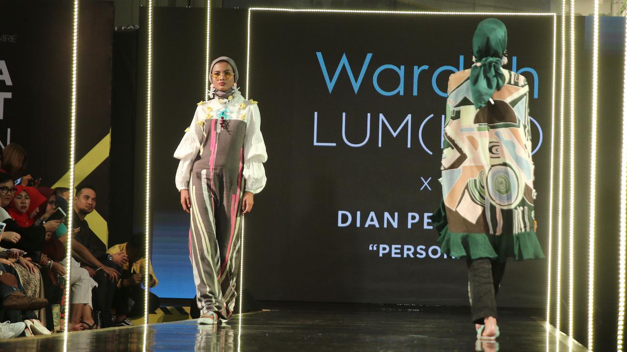 Koleksi modest wear Dian Pelangi di JMFW