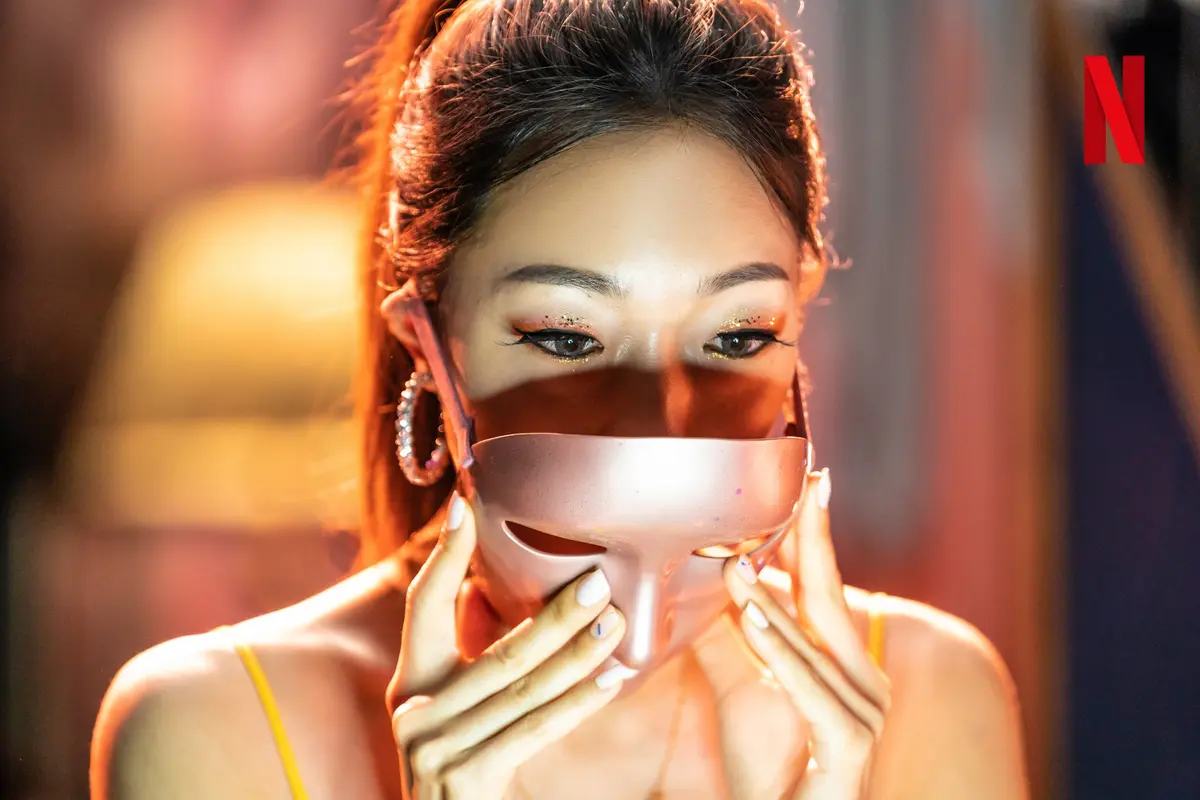 Mask Girl. (Twitter/ NetflixKR)