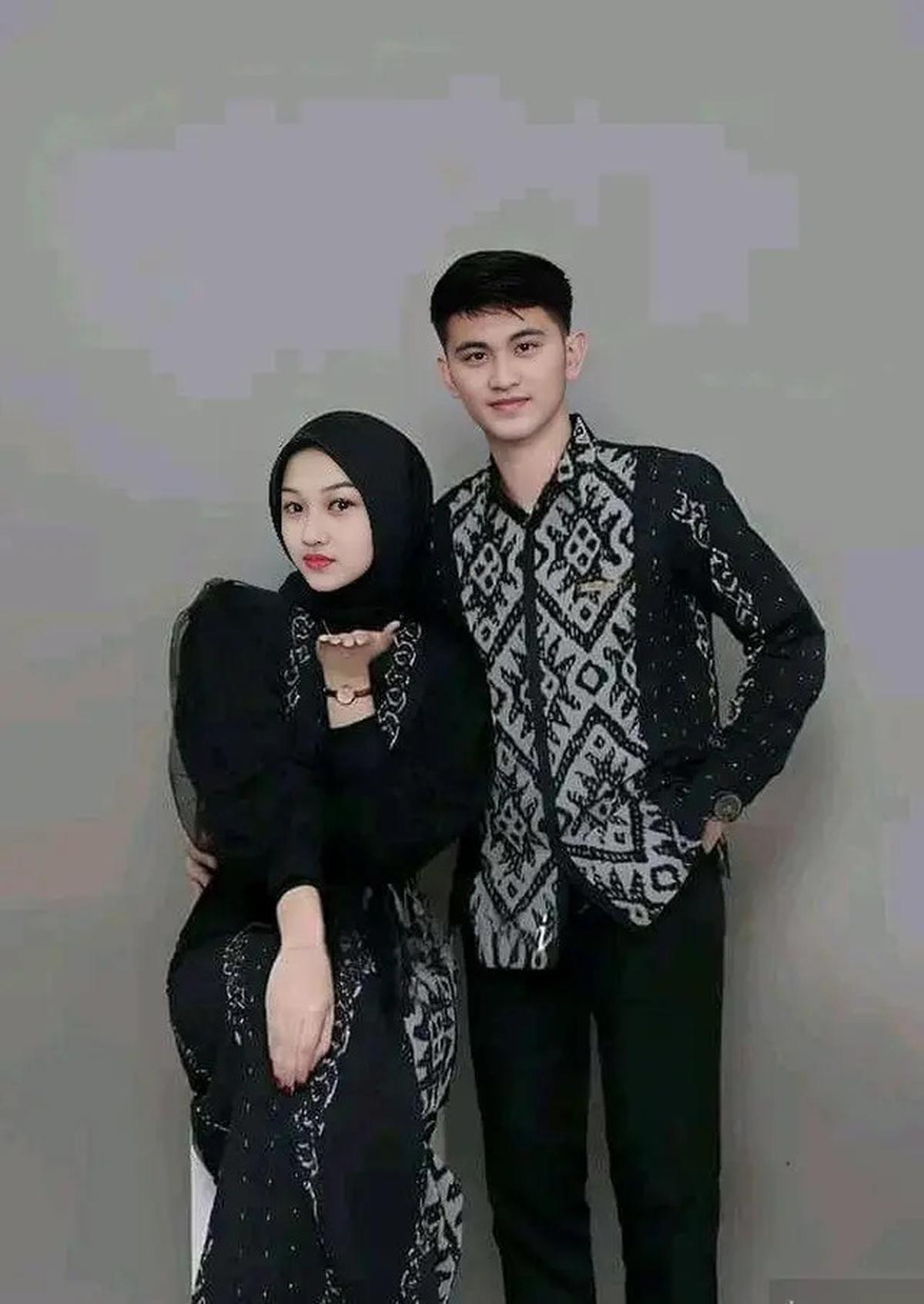 4 Tren Batik Couple Terbaru 2025 untuk Kondangan, Tampil Serasi dan Stylish