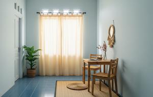 Warna Tirai yang Bagus Bikin Ruangan Tampak Luas/ Ilustrasi AI
