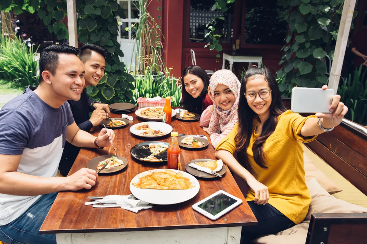 Ilustrasi Buka Bersama