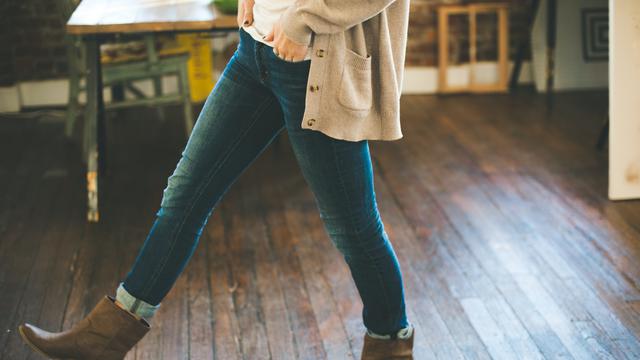 Ilustrasi menggunakan celana ketat