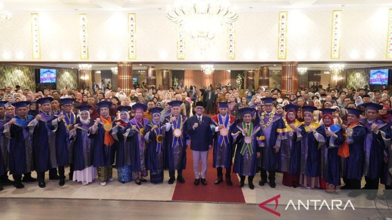 Wamen Haji dan Umrah Sampaikan Tiga Pesan Penting untuk Lulusan UMSU: Belajar Tanpa Henti dan Rangkul Muhammadiyah