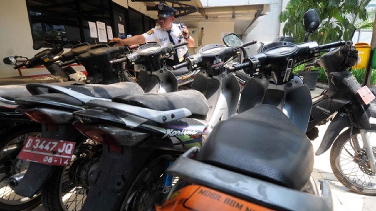 Habis masa pakai, puluhan mobil & sepeda motor dinas dilelang KPK