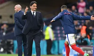 Pelatih Timnas Kroasia, Zlatko Dalic, tersenyum lebar setelah timnya mengalahkan Skotlandia dengan skor 3-1 pada laga terakhir Grup D Euro 2020 di Hampden Park, Glasgow, Rabu (23/6/2021) dini hari WIB. (Paul ELLIS / POOL / AFP)